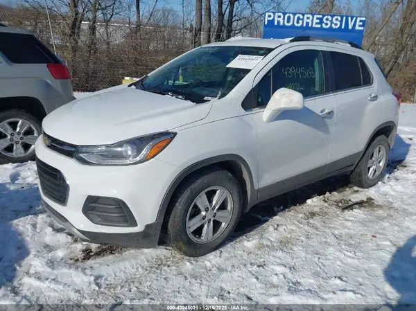 KL7CJLSB4JB680238 2018 CHEVROLET TRAX - Image 2