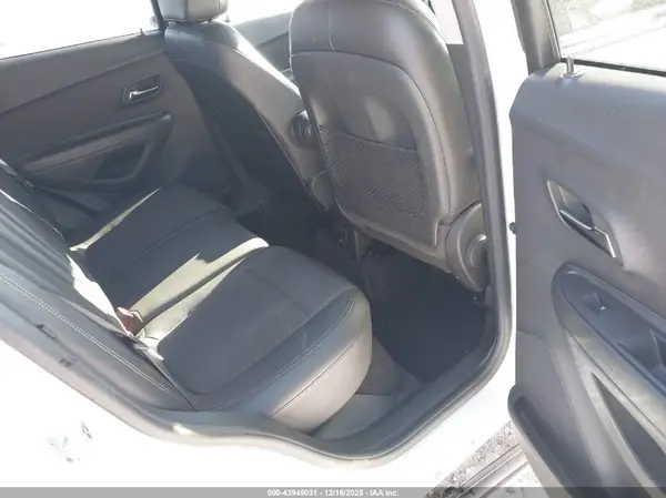 KL7CJLSB4JB680238 2018 CHEVROLET TRAX - Image 8