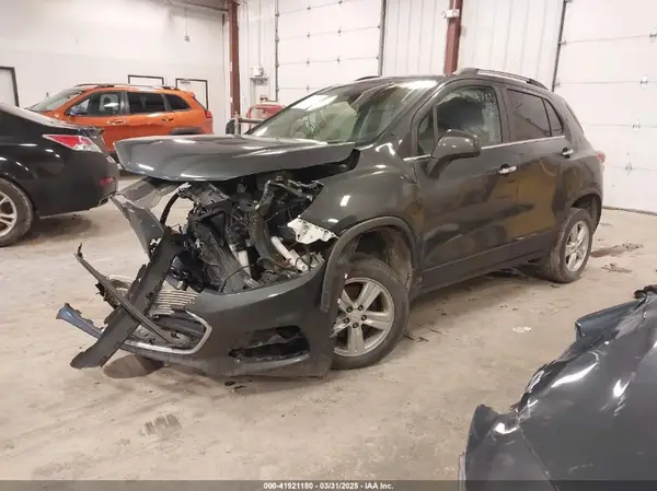 KL7CJLSB4JB683866 2018 CHEVROLET TRAX - Image 2