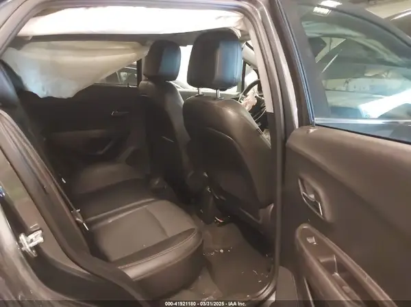 KL7CJLSB4JB683866 2018 CHEVROLET TRAX - Image 8