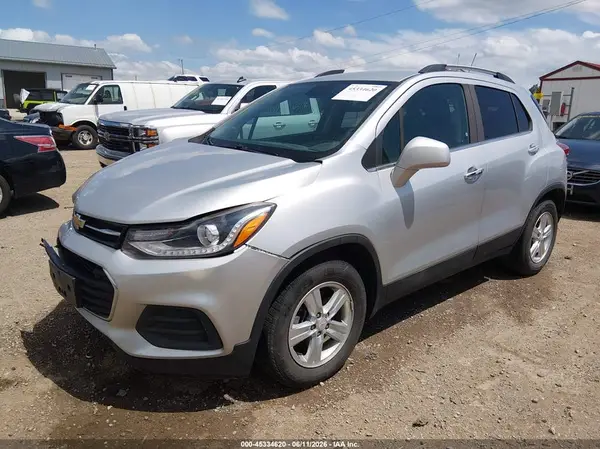 KL7CJLSB4JB685908 2018 CHEVROLET TRAX - Image 2