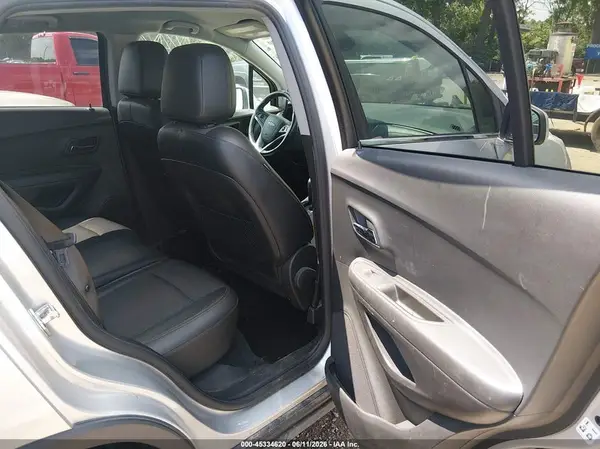 KL7CJLSB4JB685908 2018 CHEVROLET TRAX - Image 8