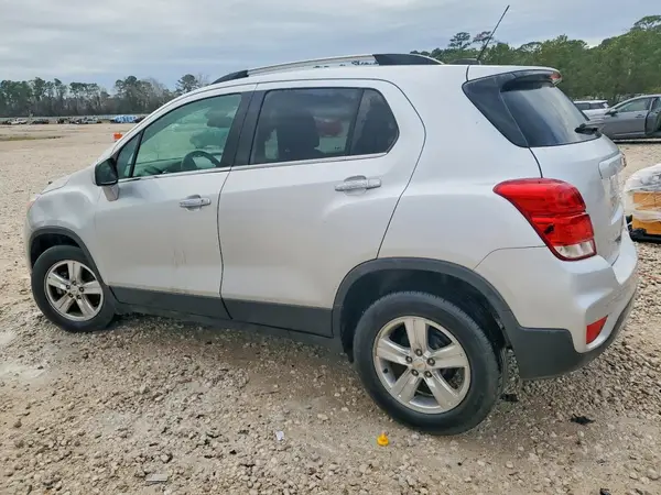 KL7CJLSB4JB708104 2018 CHEVROLET TRAX - Image 2