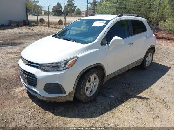 KL7CJLSB4JB715943 2018 CHEVROLET TRAX - Image 2