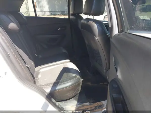 KL7CJLSB4JB715943 2018 CHEVROLET TRAX - Image 8