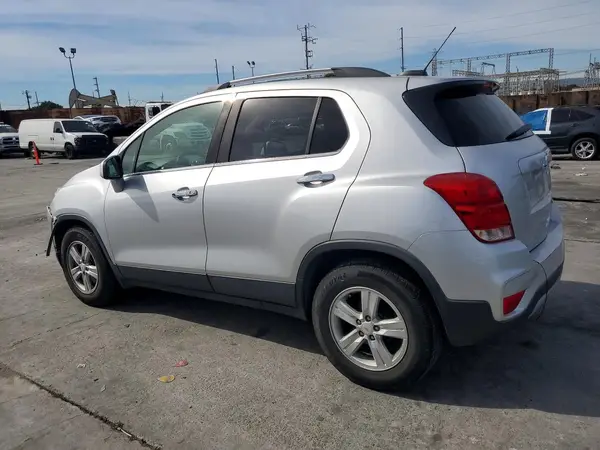 KL7CJLSB4JB719605 2018 CHEVROLET TRAX - Image 2