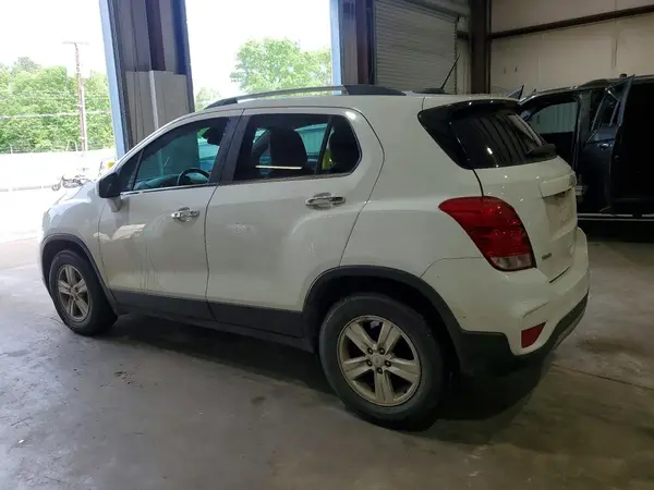 KL7CJLSB4JB719684 2018 CHEVROLET TRAX - Image 2