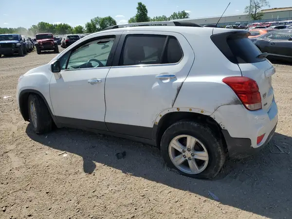 KL7CJLSB4JB726022 2018 CHEVROLET TRAX - Image 2