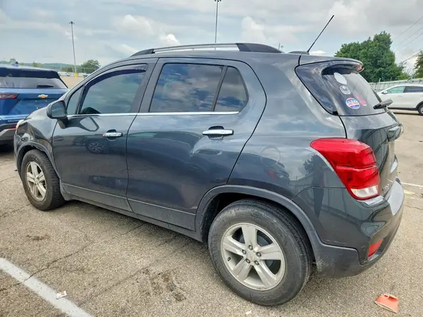 KL7CJLSB4JB726246 2018 CHEVROLET TRAX - Image 2