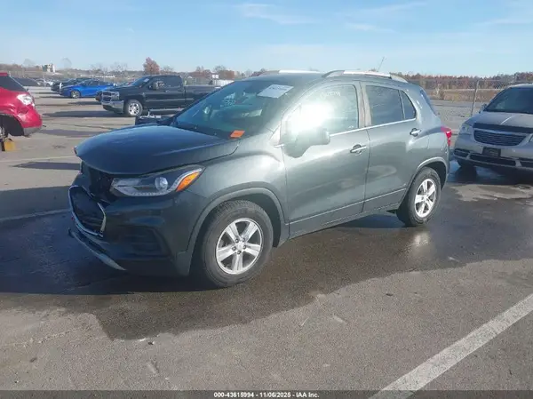 KL7CJLSB4JB727641 2018 CHEVROLET TRAX - Image 2