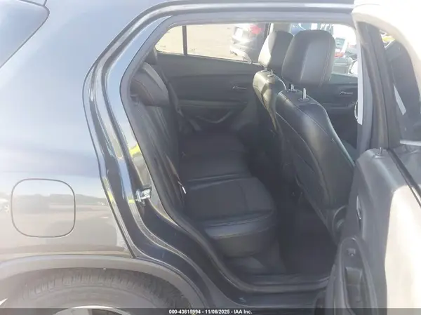 KL7CJLSB4JB727641 2018 CHEVROLET TRAX - Image 8