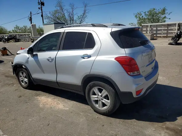 KL7CJLSB4KB718083 2019 CHEVROLET TRAX - Image 2