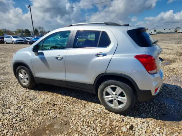 KL7CJLSB4KB758146 2019 CHEVROLET TRAX - Image 2