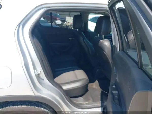 KL7CJLSB4KB783273 2019 CHEVROLET TRAX - Image 8