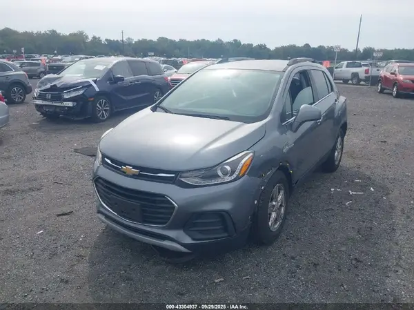 KL7CJLSB4KB785864 2019 CHEVROLET TRAX - Image 2