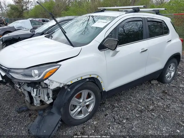 KL7CJLSB4KB792586 2019 CHEVROLET TRAX - Image 2