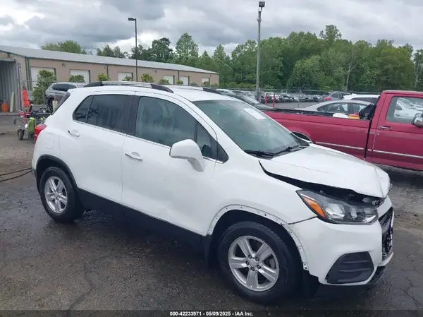 KL7CJLSB4KB828096 2019 CHEVROLET TRAX - Image 1