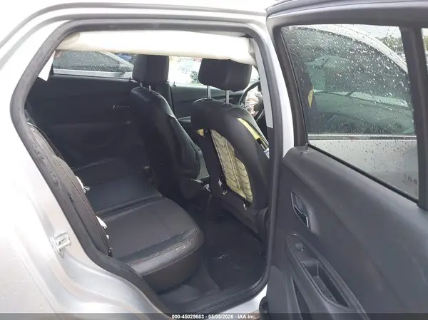 KL7CJLSB4KB845223 2019 CHEVROLET TRAX - Image 8