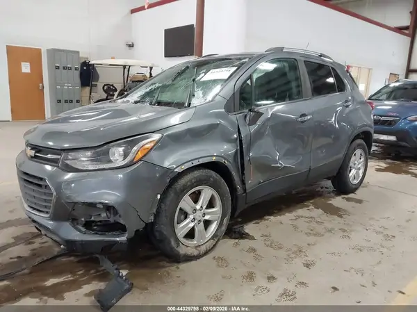 KL7CJLSB4KB850955 2019 CHEVROLET TRAX - Image 2