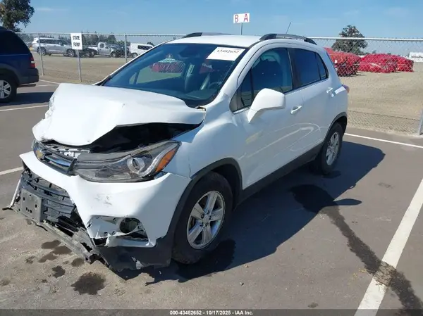 KL7CJLSB4KB873698 2019 CHEVROLET TRAX - Image 2