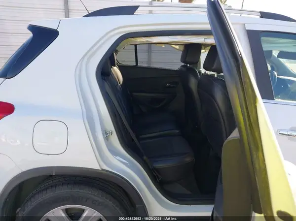 KL7CJLSB4KB873698 2019 CHEVROLET TRAX - Image 8