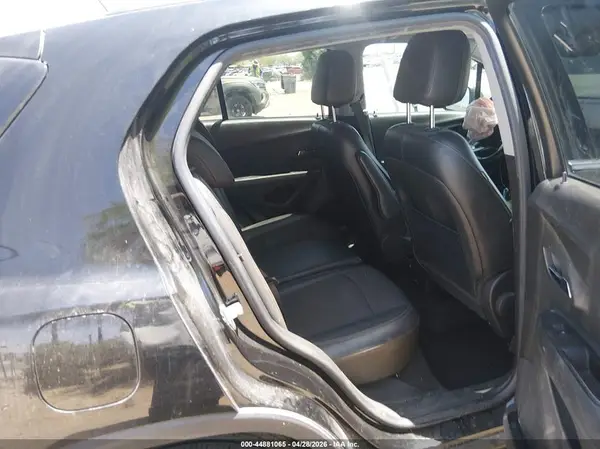 KL7CJLSB4KB945242 2019 CHEVROLET TRAX - Image 8