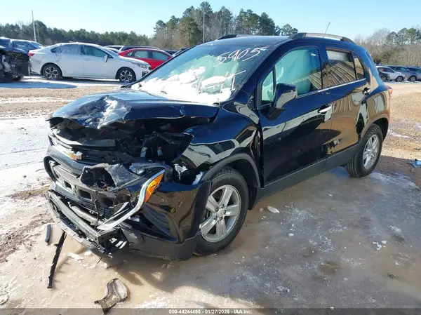 KL7CJLSB4KB945905 2019 CHEVROLET TRAX - Image 2