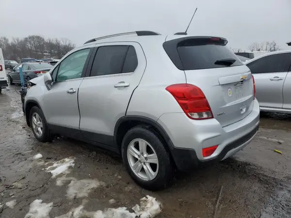 KL7CJLSB4LB001555 2020 CHEVROLET TRAX - Image 2