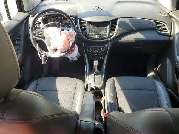 KL7CJLSB4LB007632 2020 CHEVROLET TRAX - Image 8