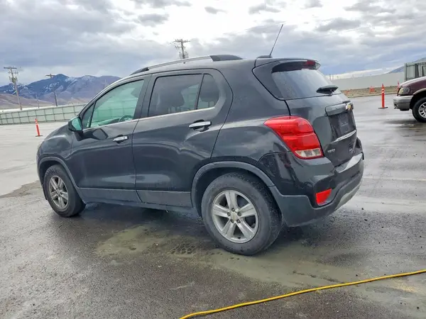 KL7CJLSB4LB010076 2020 CHEVROLET TRAX - Image 2