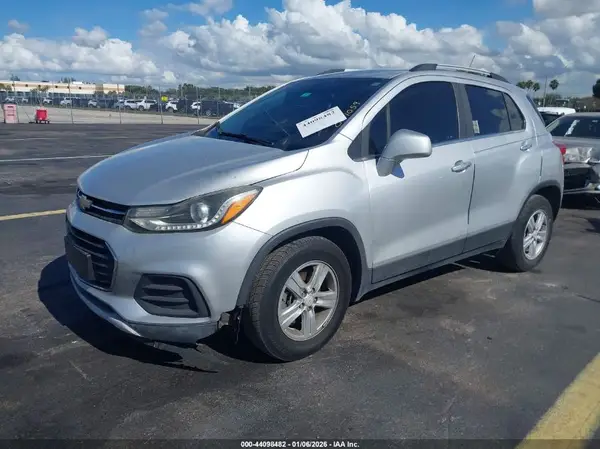 KL7CJLSB4LB021059 2020 CHEVROLET TRAX - Image 2