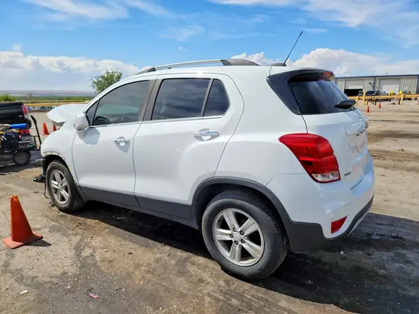 KL7CJLSB4LB031042 2020 CHEVROLET TRAX - Image 2