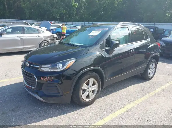KL7CJLSB4LB070083 2020 CHEVROLET TRAX - Image 2