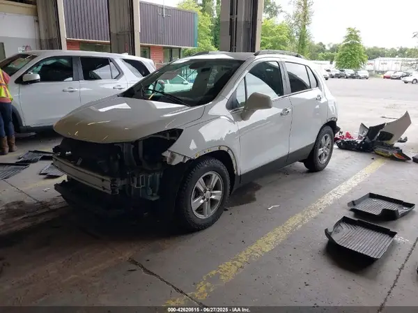 KL7CJLSB4LB072996 2020 CHEVROLET TRAX - Image 2