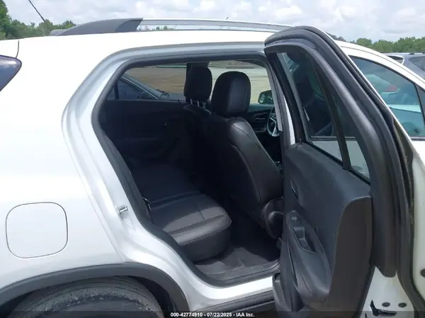 KL7CJLSB4LB319174 2020 CHEVROLET TRAX - Image 8
