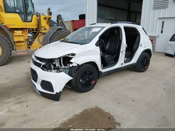 KL7CJLSB4LB323788 2020 CHEVROLET TRAX - Image 2