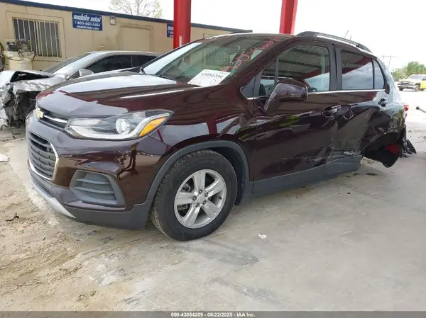 KL7CJLSB4LB334239 2020 CHEVROLET TRAX - Image 2