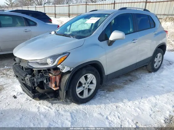 KL7CJLSB4MB304837 2021 CHEVROLET TRAX - Image 2
