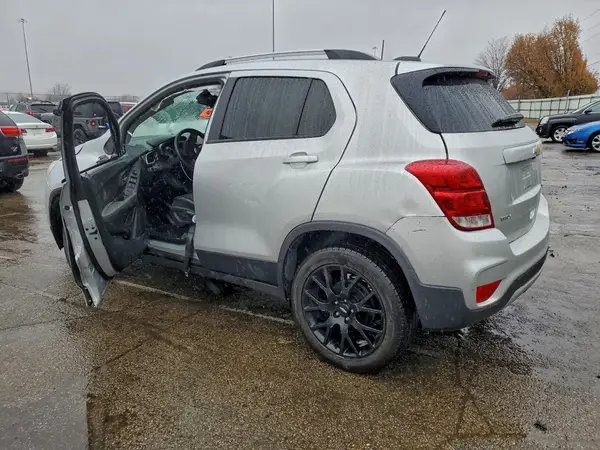 KL7CJLSB4MB304983 2021 CHEVROLET TRAX - Image 2