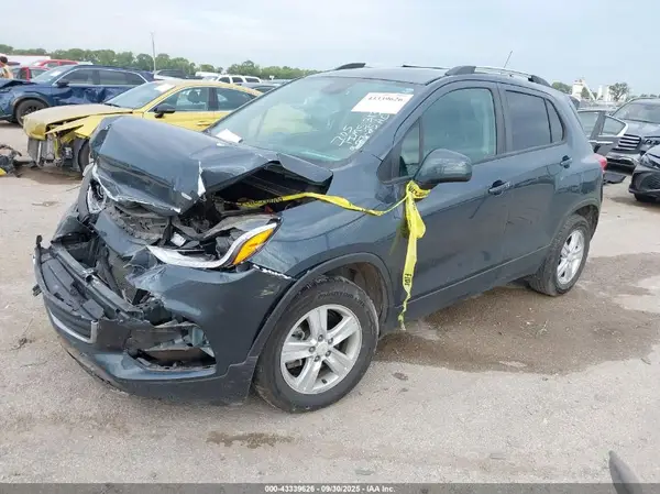 KL7CJLSB4MB309200 2021 CHEVROLET TRAX - Image 2