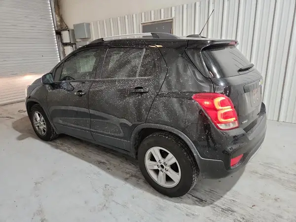 KL7CJLSB4MB316177 2021 CHEVROLET TRAX - Image 2