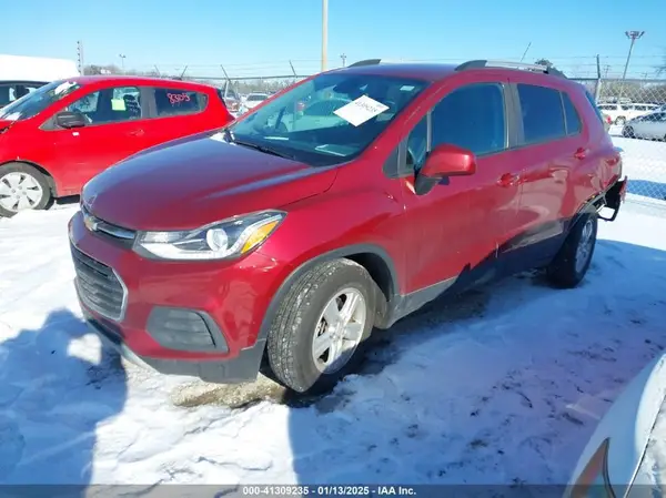 KL7CJLSB4MB318060 2021 CHEVROLET TRAX - Image 2