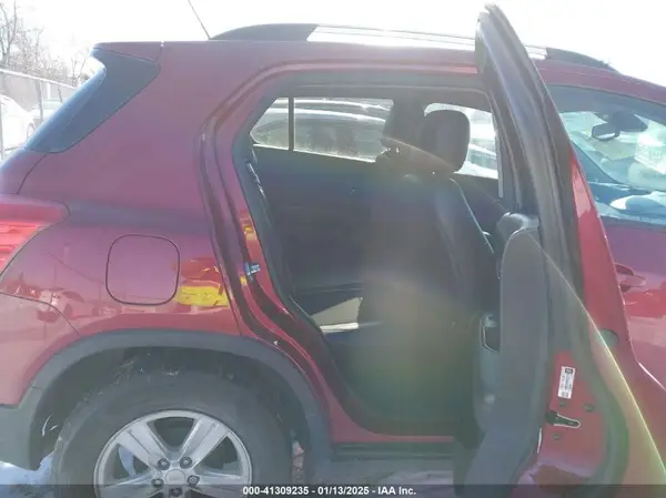 KL7CJLSB4MB318060 2021 CHEVROLET TRAX - Image 8