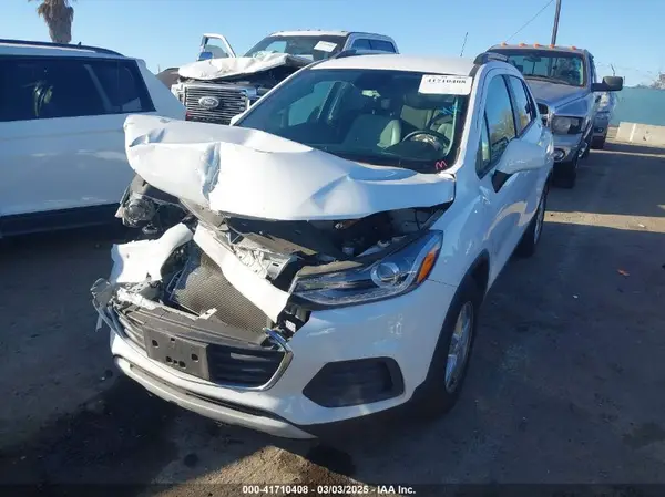 KL7CJLSB4MB320620 2021 CHEVROLET TRAX - Image 2