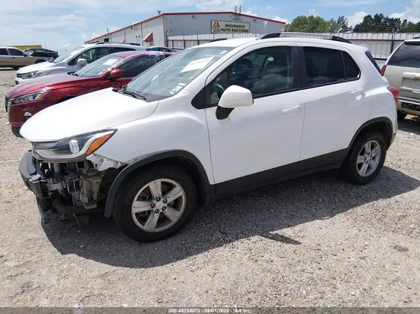 KL7CJLSB4MB325803 2021 CHEVROLET TRAX - Image 2