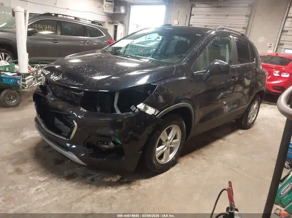 KL7CJLSB4MB326613 2021 CHEVROLET TRAX - Image 2
