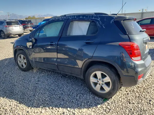 KL7CJLSB4MB327261 2021 CHEVROLET TRAX - Image 2