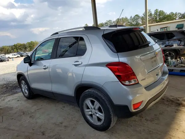 KL7CJLSB4MB328233 2021 CHEVROLET TRAX - Image 2