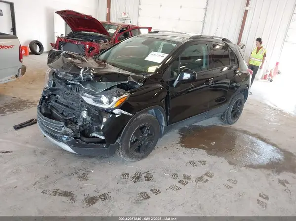 KL7CJLSB4MB330063 2021 CHEVROLET TRAX - Image 2