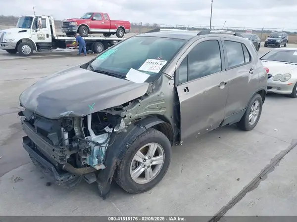 KL7CJLSB4MB355898 2021 CHEVROLET TRAX - Image 2